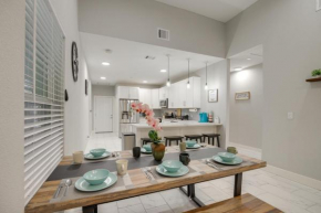 Gated Houston Home with Large Yard 4 Mi to Downtown